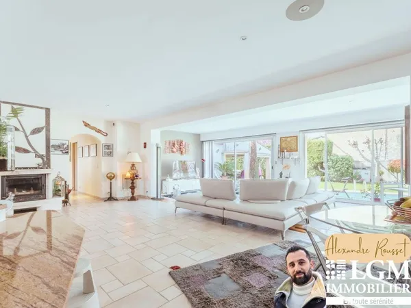 ? Villa Contemporaine Plain-Pied 181 m² - Piscine Chauffée - Dépendance