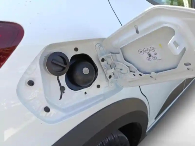 Dacia Sandero 1.0 eco-g 100ch expression — photo 10