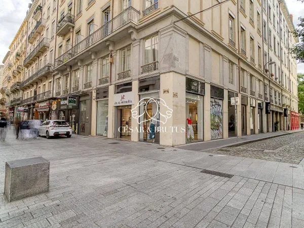 Local commercial 140 m²