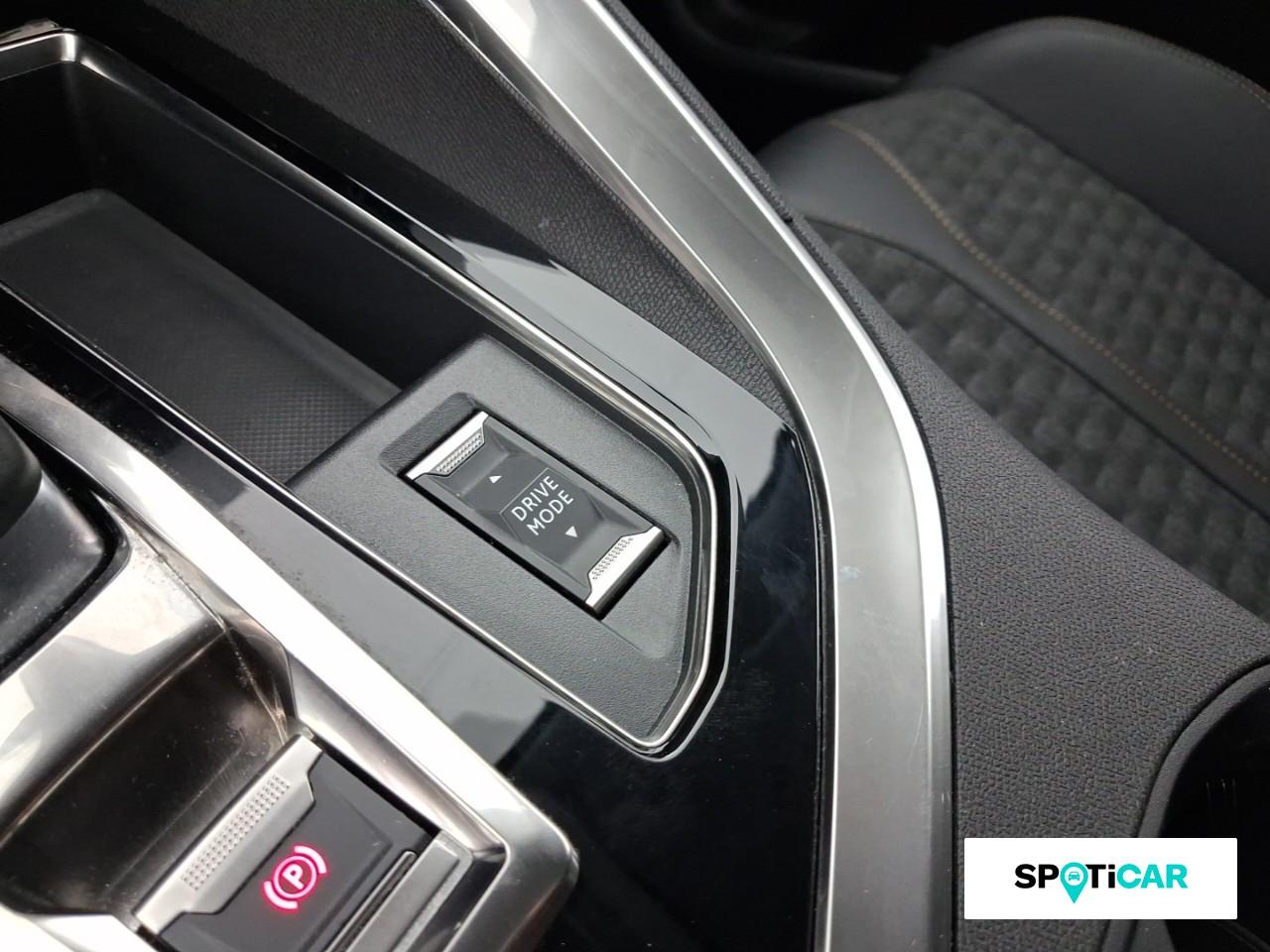 Peugeot 3008 hybrid 225ch roadtrip e-eat8 — photo 16