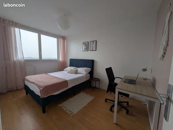Chambre meublée 12 m² en colocation - Centre-ville Poissy - Tout inclus