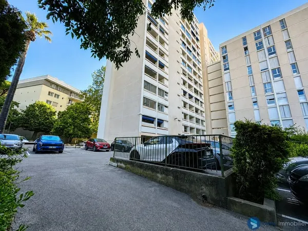 T4 de 80 m2 avec parking et cave dans résidence sécurisée