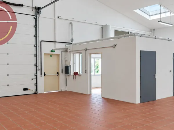 Entrepôt 150 m²