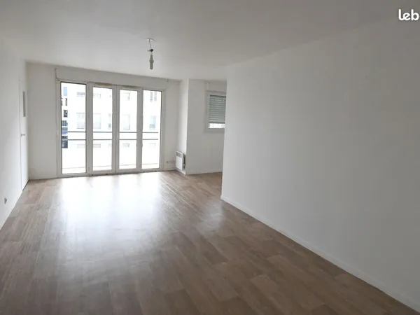 APPARTEMENT F3 81 m2 CENTRE BOURGES 18000