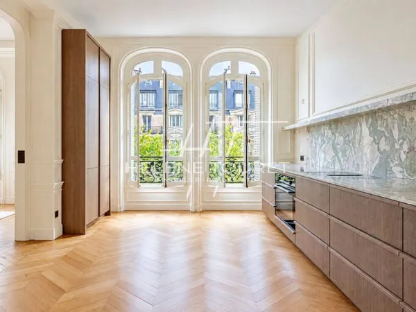 Appartement 5 pièces 185 m²