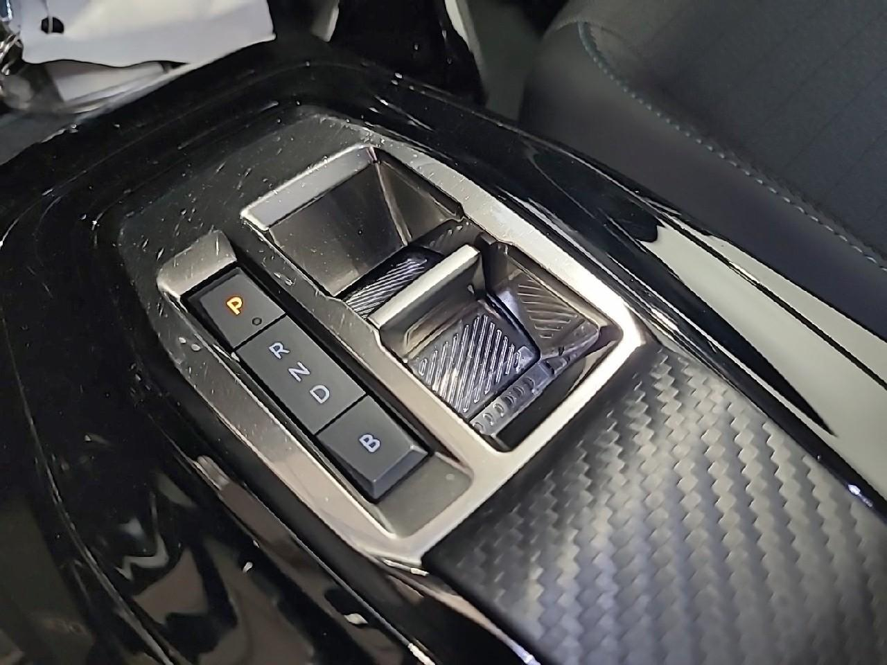 Peugeot 2008 electrique 136 ch allure pack — photo 17