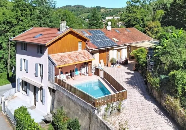 ? Ensemble Immobilier De Caractère Aux Portes Du Vercors — Pont-En-Royans