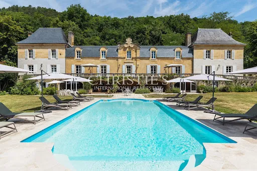 Château 14 pièces 700 m²