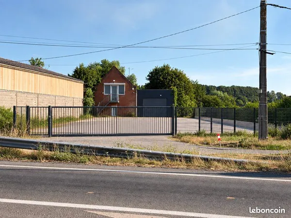 Bureau + bâtiment à louer