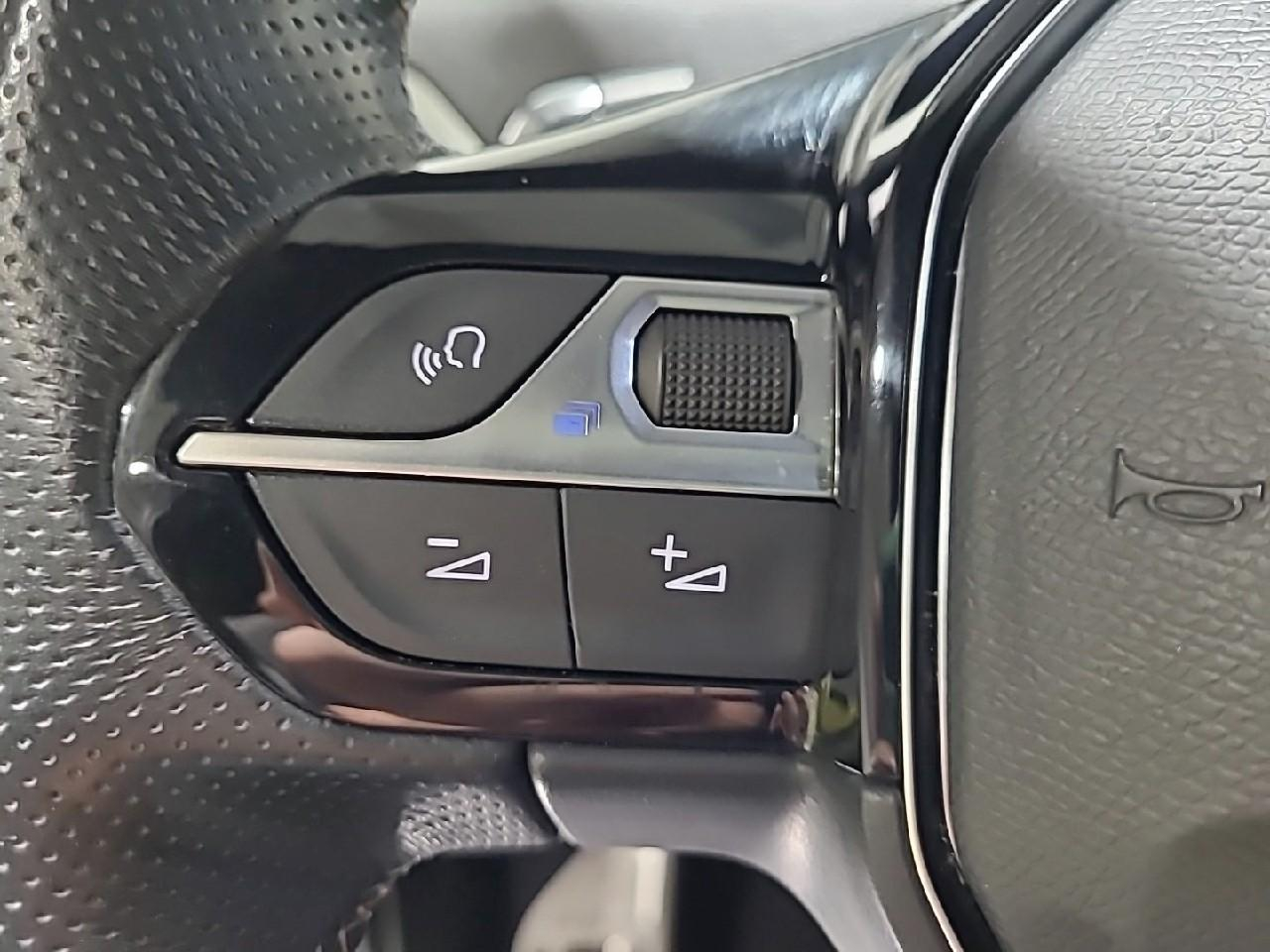 Peugeot 3008 hybrid4 300 e-eat8 gt — photo 24