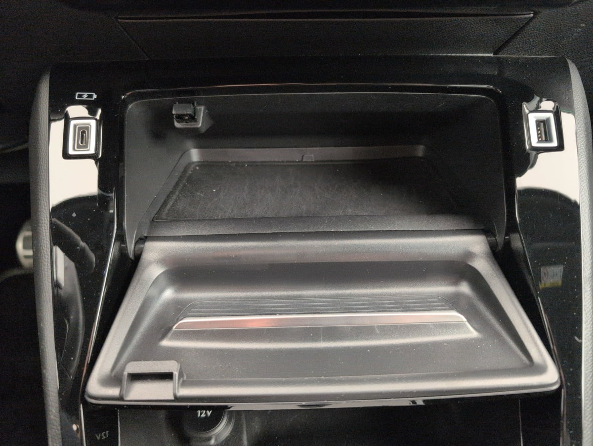Peugeot 208 — photo 19