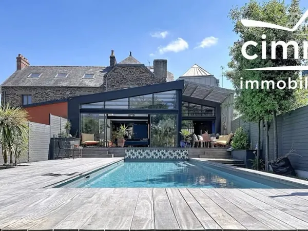 Villa 8 pièces 250 m²