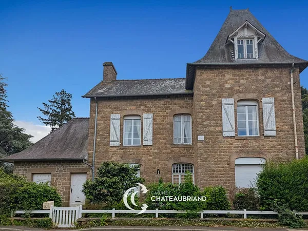 Maison de bourg en pierre à vendre à Saint-Ouen-des-Alleux ? Terrain de 17 000 m² sans vis-à-vis
