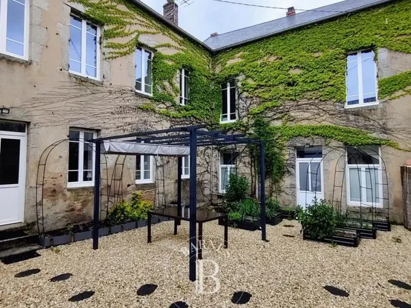 Vends immeuble - 400 m² - 9 pièces - Ouroux-en-Morvan 58230