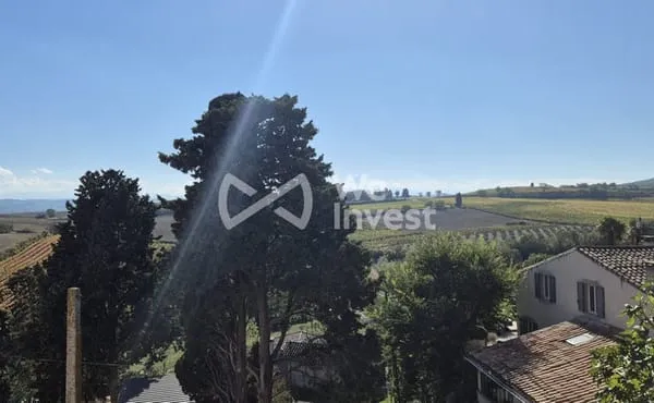 Maison de village avec vue dégagée et remise attenante à Bré