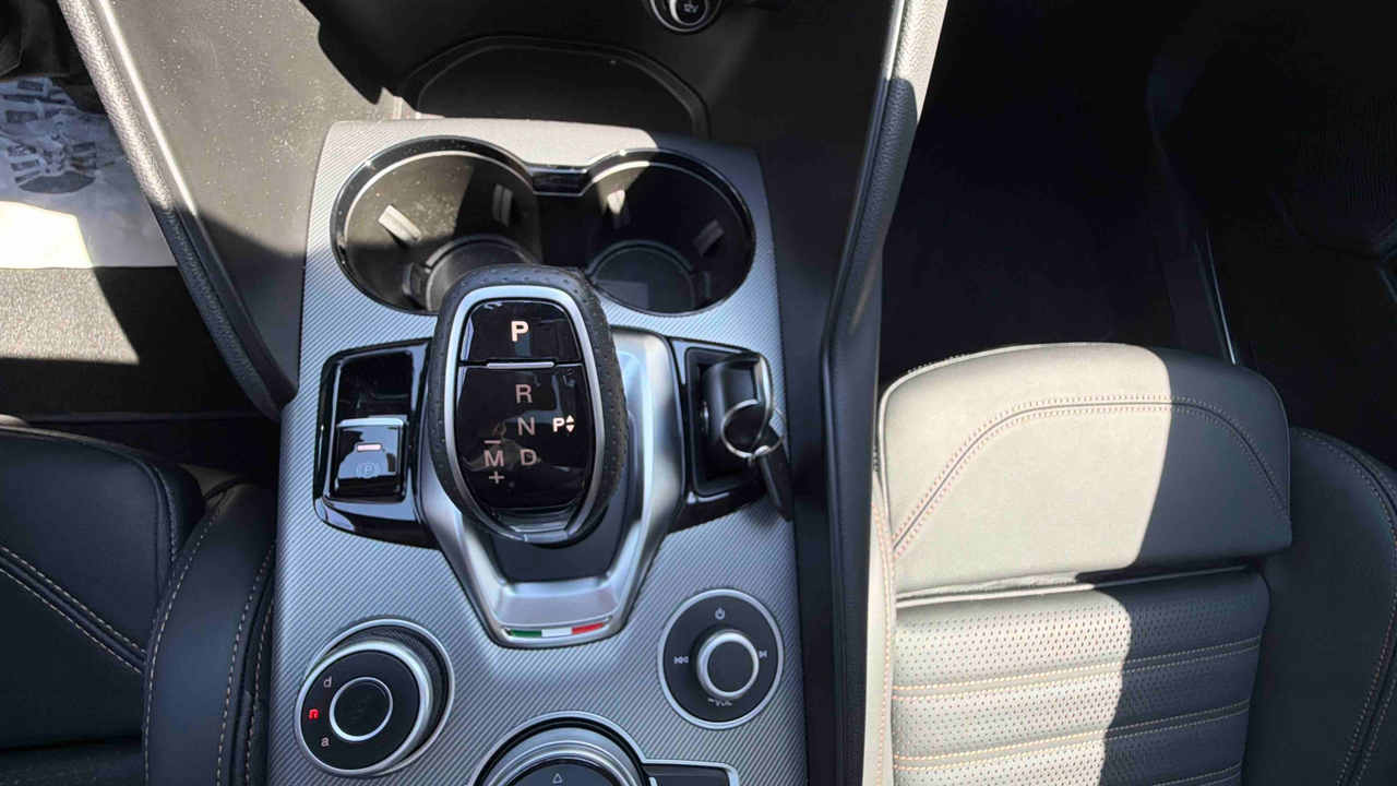 Alfa Romeo Giulia 2.2 160 ch AT8 — photo 20