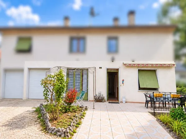 CHAZEY-BONS T4 en rez-de-jardin, esprit maison 3 chambre