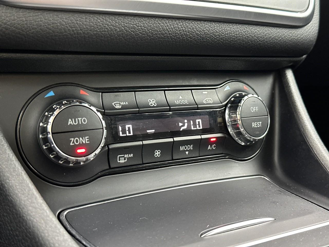 Mercedes Gla 180 sensation 7-g dct a — photo 29