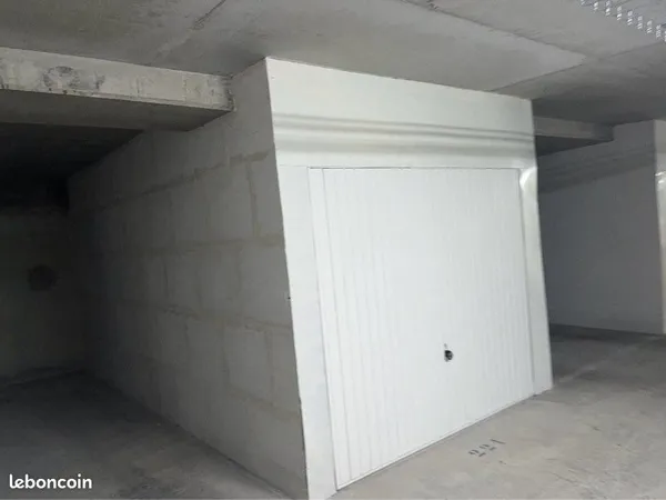 Place de parking boxée