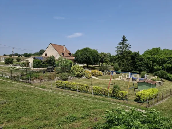 Maison 6 chambres avec piscine et dépendances
