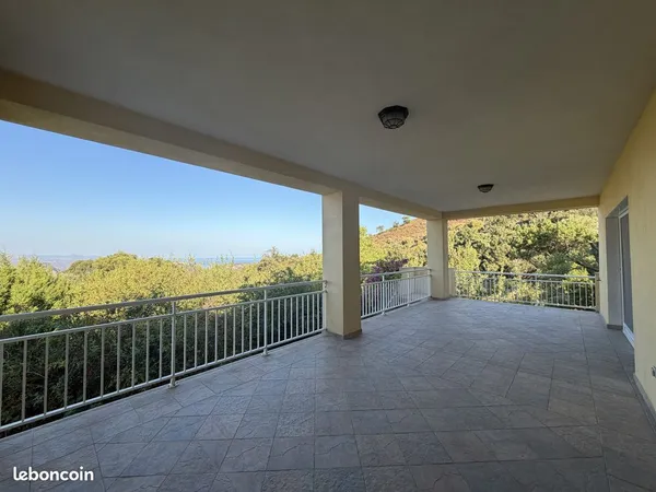 Villa 4 pièces 144 m²
