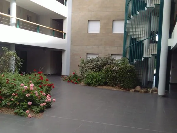 T1 proximité campus