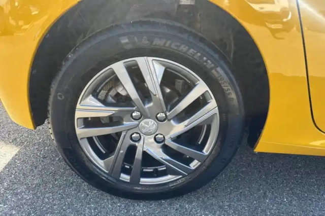Peugeot 208 puretech 100 s&amp;s eat8 — photo 11