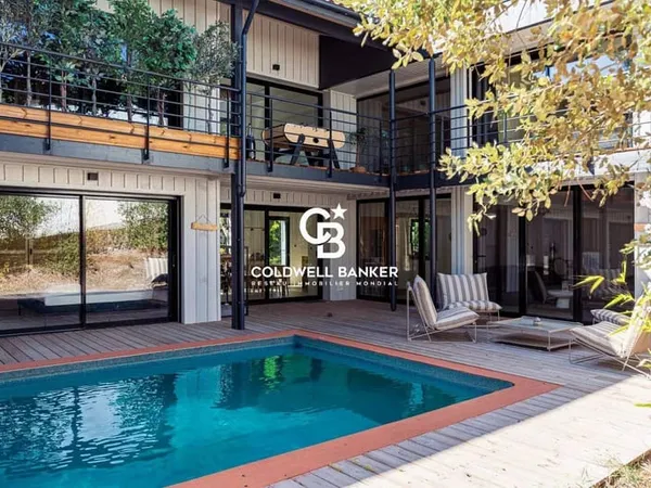 Maison 6 pièces 260 m²