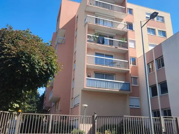 Appartement 17m2 - Rive gauche proche St Sever avec parking privatif