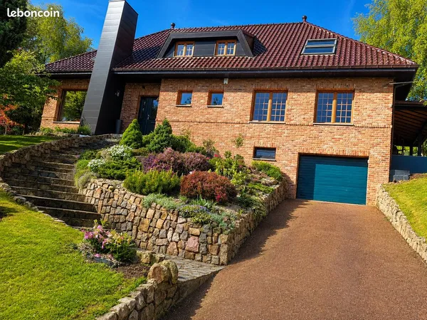 Maison d'architecte - 7 pièces - 179 m² - Terrain de 2 590 m² - Vue panoramique exceptionnelle