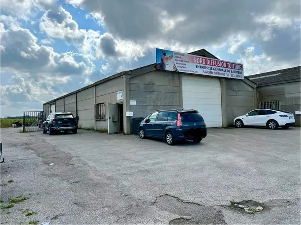 Entrepôt Hangar de 250 m2 avec bureau