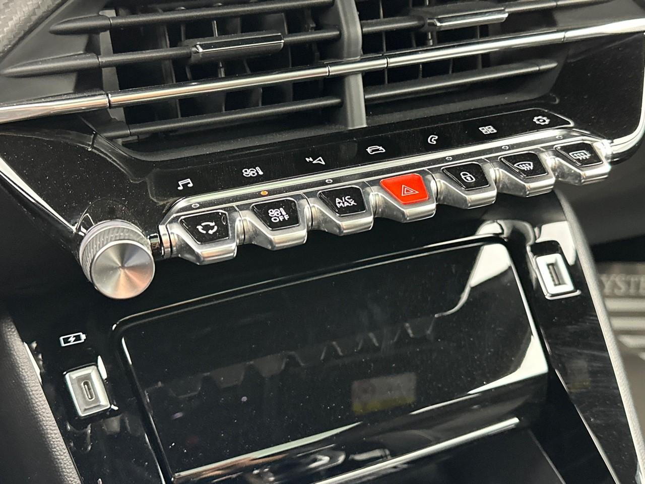 Peugeot 2008 puretech 130 s&s eat8 gt pack — photo 27