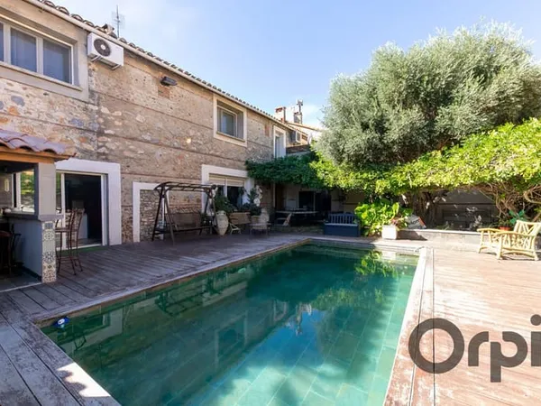 Maison 5 pièces 254 m²