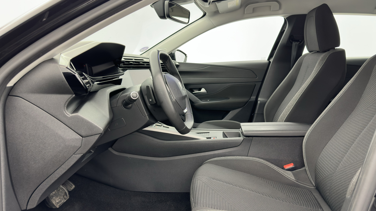 Peugeot 308 SW PHEV 180 e-EAT8 — photo 11