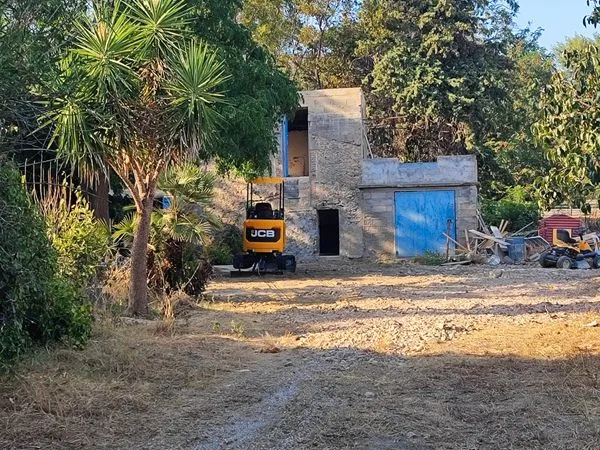 Location de terrain de 5000 M2 avec gardiennage