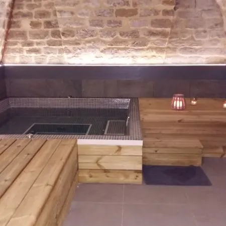 Local commercial Spa-Pilates-restaurant