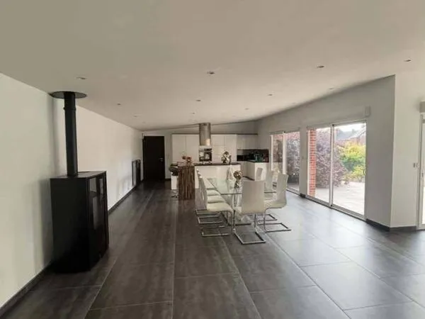Local 6 pièces 204 m²