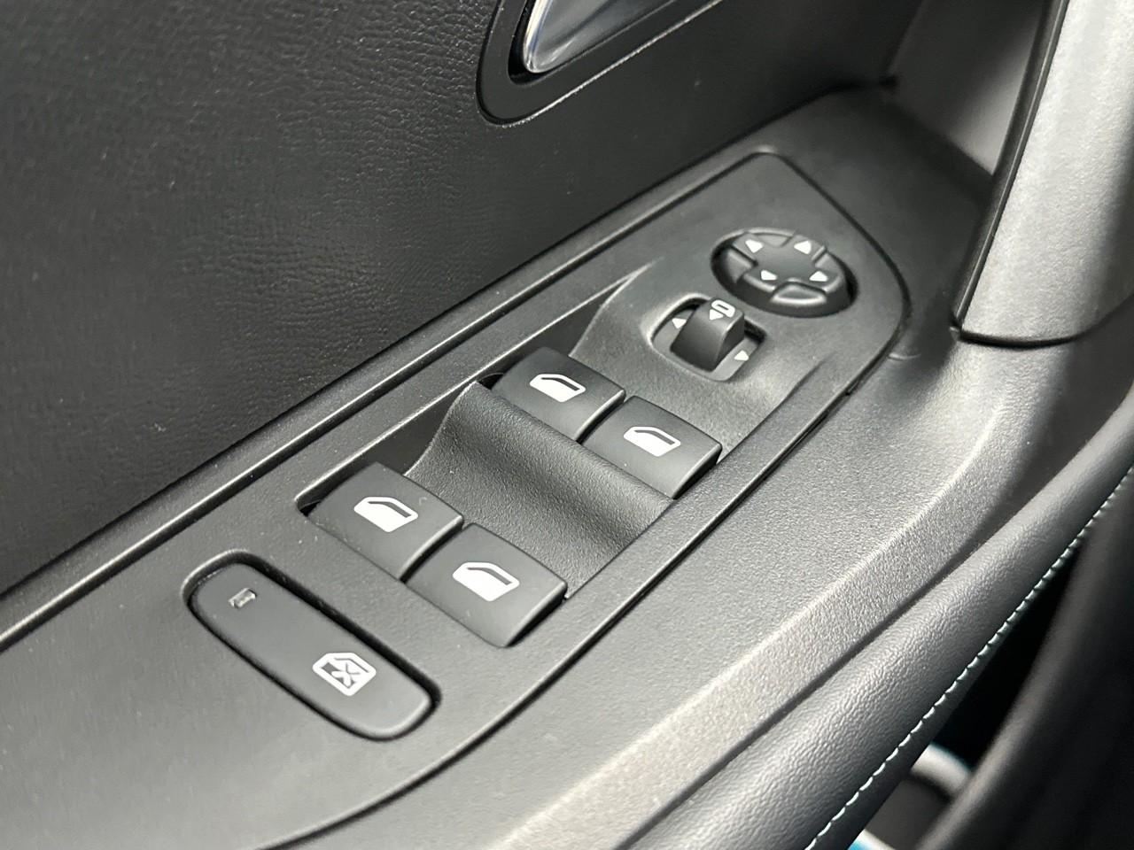Peugeot 2008 puretech 130 s&s eat8 allure pack — photo 15