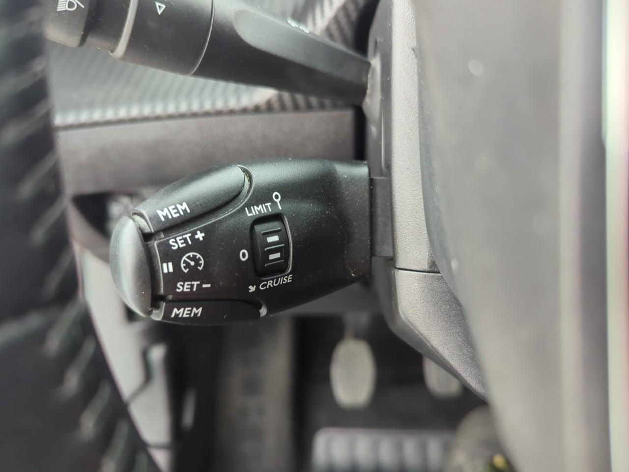 Peugeot 2008 puretech 100 s&s bvm6 active pack — photo 28