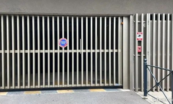 Place de parking SÉCURISÉE sous-sol - Tram Garcia Lorca (Ligne 4)