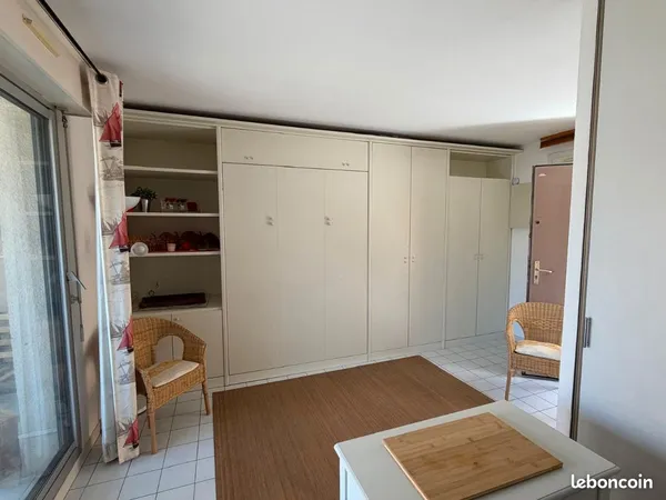 Bandol centre - Studio meublé 22 m² + loggia 7 m² - proche gare