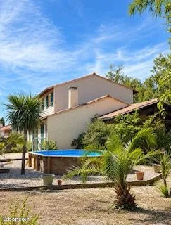 MAISON 141 m² - 4 CHAMBRES + 5e POSSIBLE - TERRAIN 702 m² - PISCINE - MARTIGNAS-SUR-JALLE