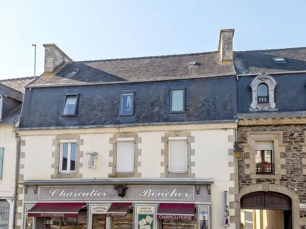 Appartement avec garages et cour privative, coeur de bourg  Plestin-les-Grèves