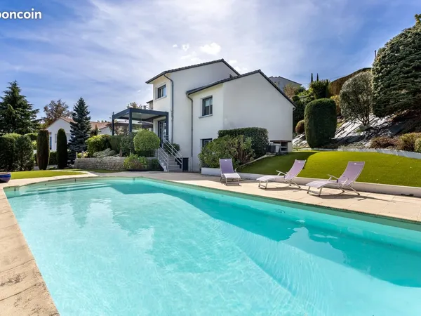Villa 6 pièces 250 m²