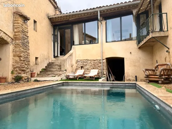 Beau domaine avec gîtes attenant