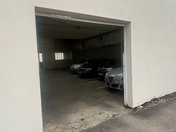 Loue place de parking au centre ville couverte et sécurisée