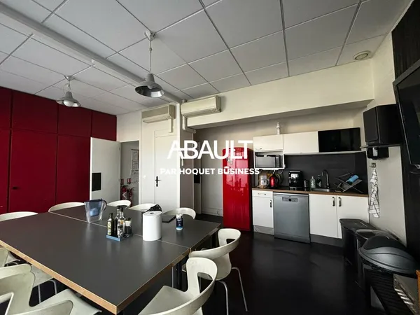 Local professionnel 254 m²