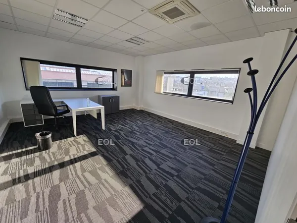 Local d'activité 822 m²
