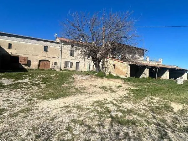 Maison 17 pièces 1400 m²