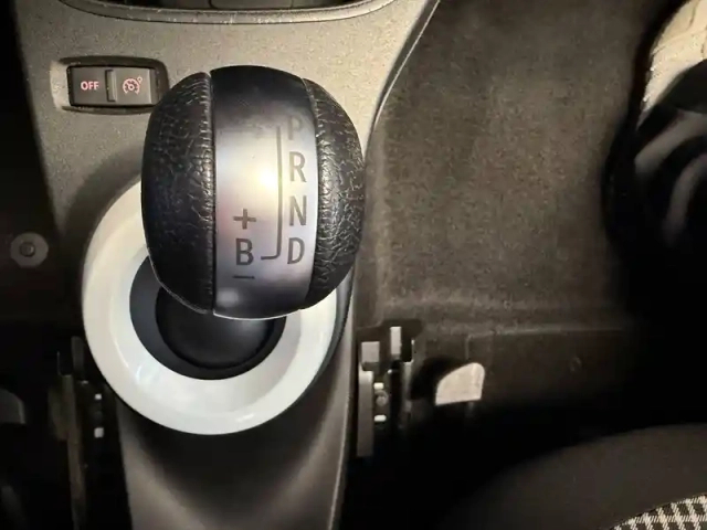 Renault Twingo iii e-tech — photo 35